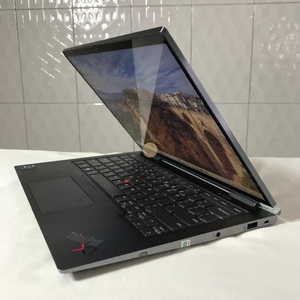 Laptop Touchscreen 2-in-1 dengan RAM Gede! Lenovo Thinkpad X1 Yoga Gen 6 Core i7 Gen 11 RAM 16GB/512GB Grade C - Image 5