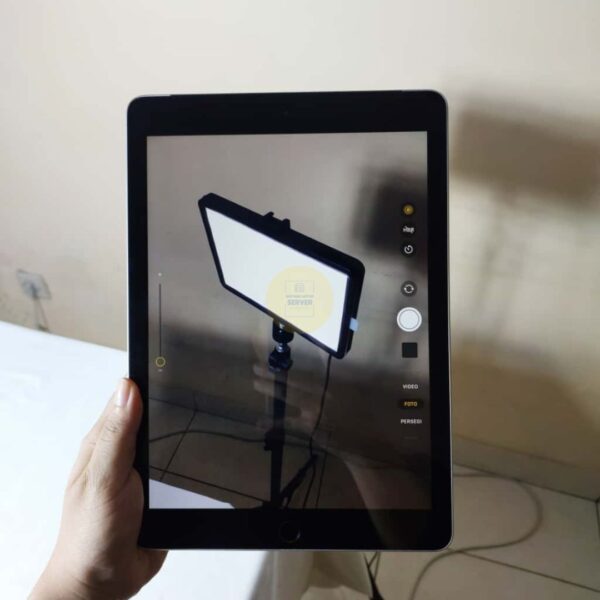 Apple iPad 6th Gen A1954 – 128GB Silver, Wifi Cellular - Image 4